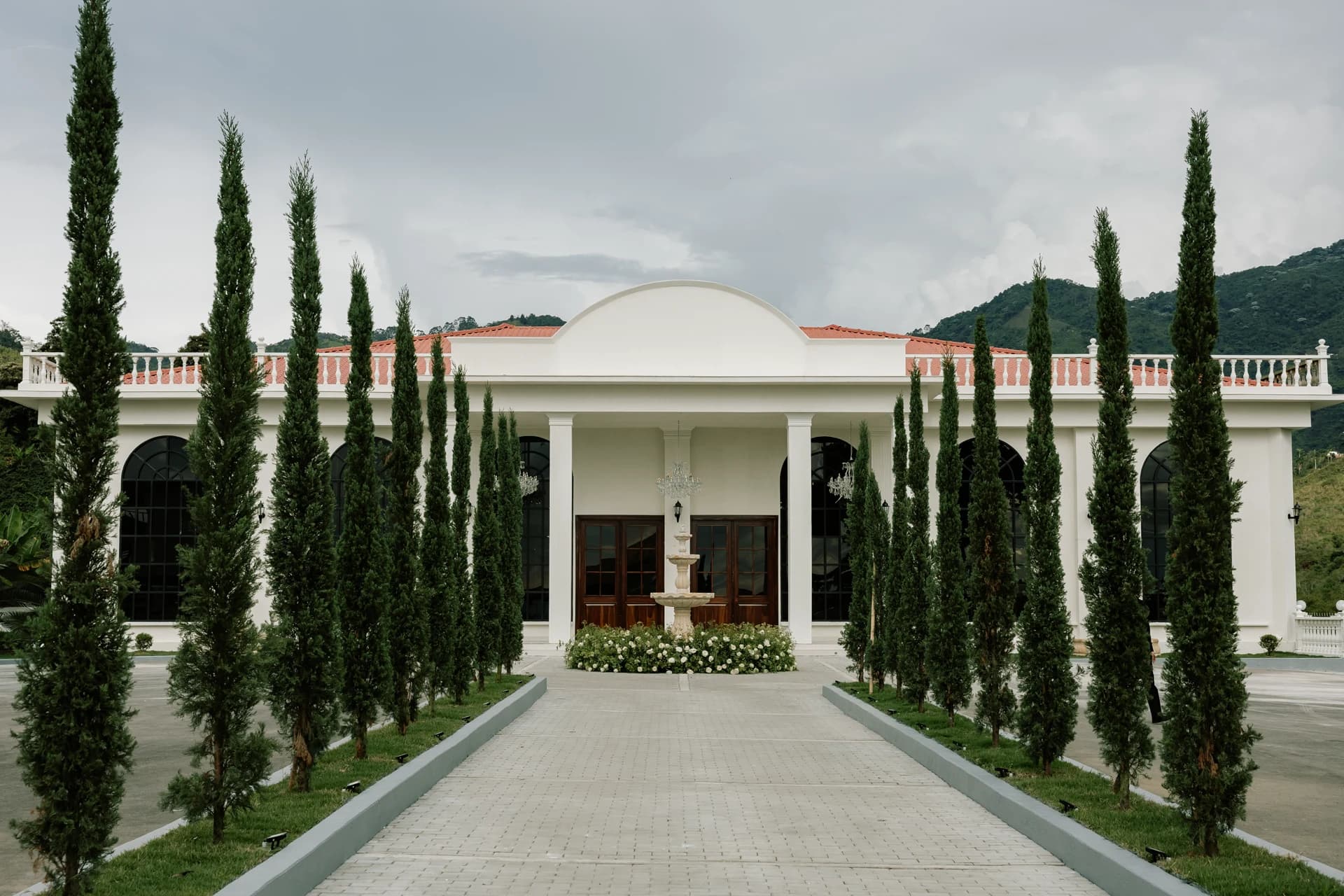 Catleya Royal Club — exterior día